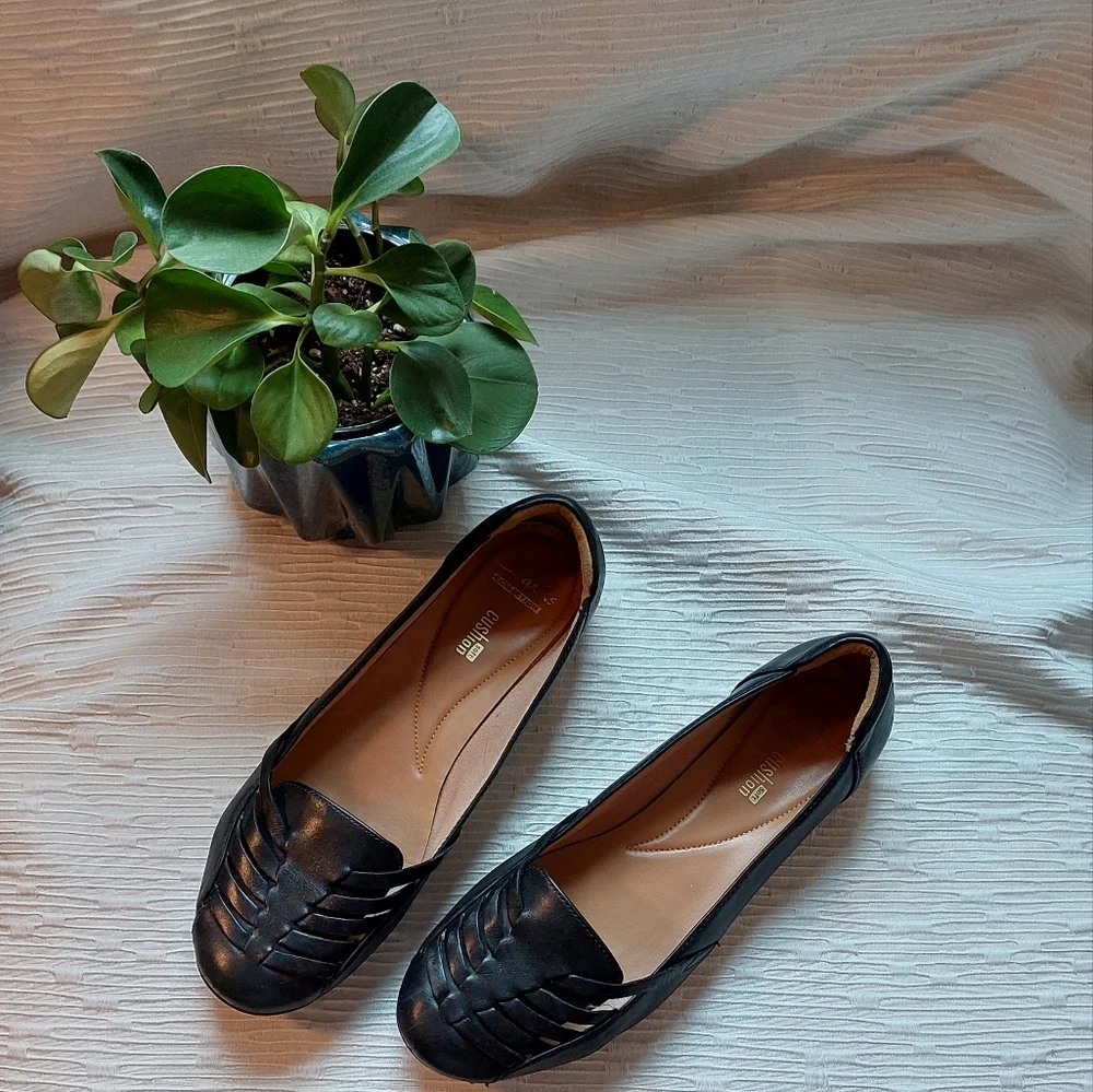 Clarks Black Leather Loafers for Women - Picture 2 of 7